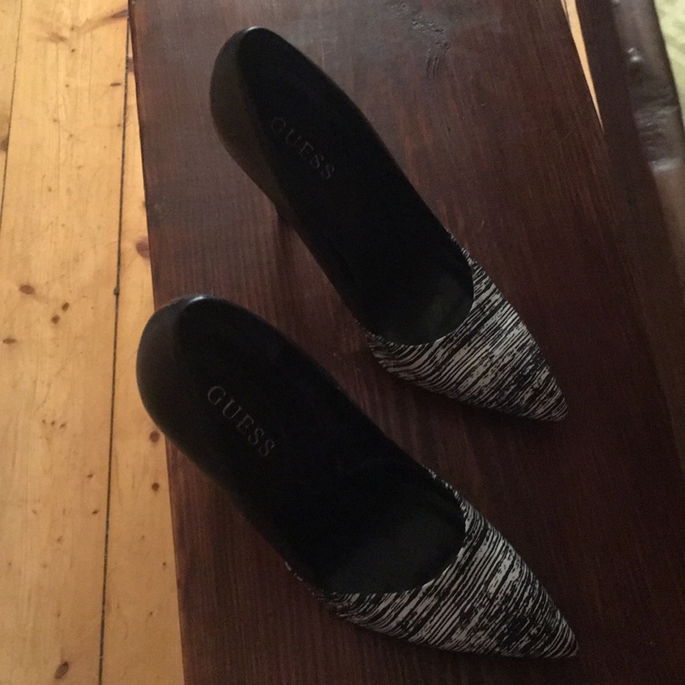 GUESS pumps, zebra print. Size 7!